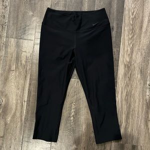Nike dri-fit crop leggings size S
